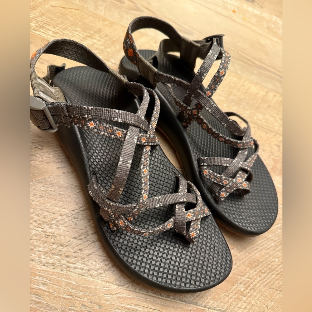 Chaco Women's ZX/2 Classic sport sandals in the "Creed Golden" 9 Eur 40